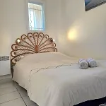 Le Murier - Rez De Jardin Avec Véranda, Terrasse à 5min A Pied De La Avec Parking - By Auraconciergerie Apartamento