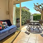 Le Murier - Rez De Jardin Avec Véranda, Terrasse à 5min A Pied De La Avec Parking - By Auraconciergerie Les Lecques