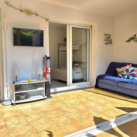 Le Murier - Rez De Jardin Avec Véranda, Terrasse à 5min A Pied De La Avec Parking - By Auraconciergerie *