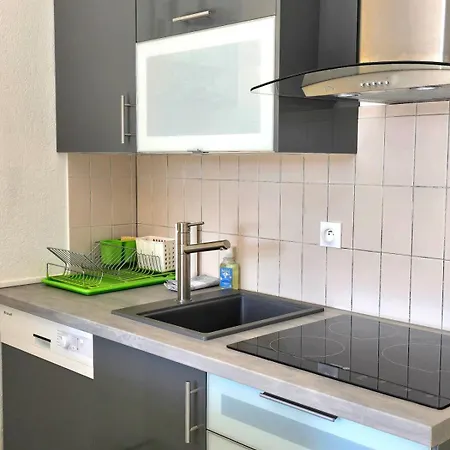 Le Murier - Rez De Jardin Avec Véranda, Terrasse à 5min A Pied De La Avec Parking - By Auraconciergerie Appartement *