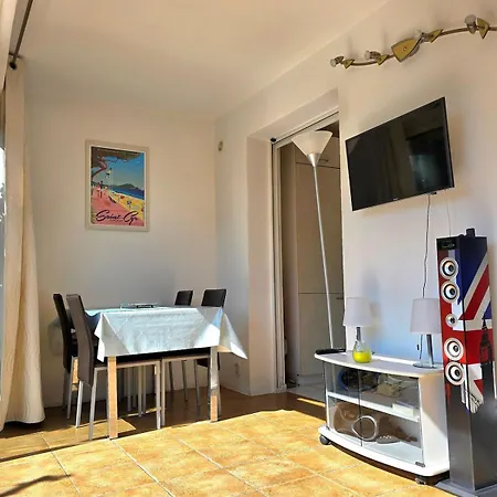 Appartamento Le Murier - Rez De Jardin Avec Véranda, Terrasse à 5min A Pied De La Avec Parking - By Auraconciergerie