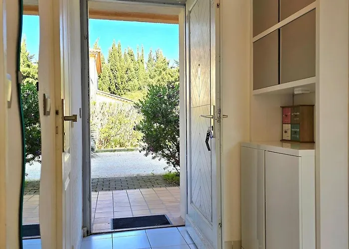 شقة Le Murier - Rez De Jardin Avec Veranda, Terrasse A 5min A Pied De La Avec Parking - By Auraconciergerie ليه ليكيه